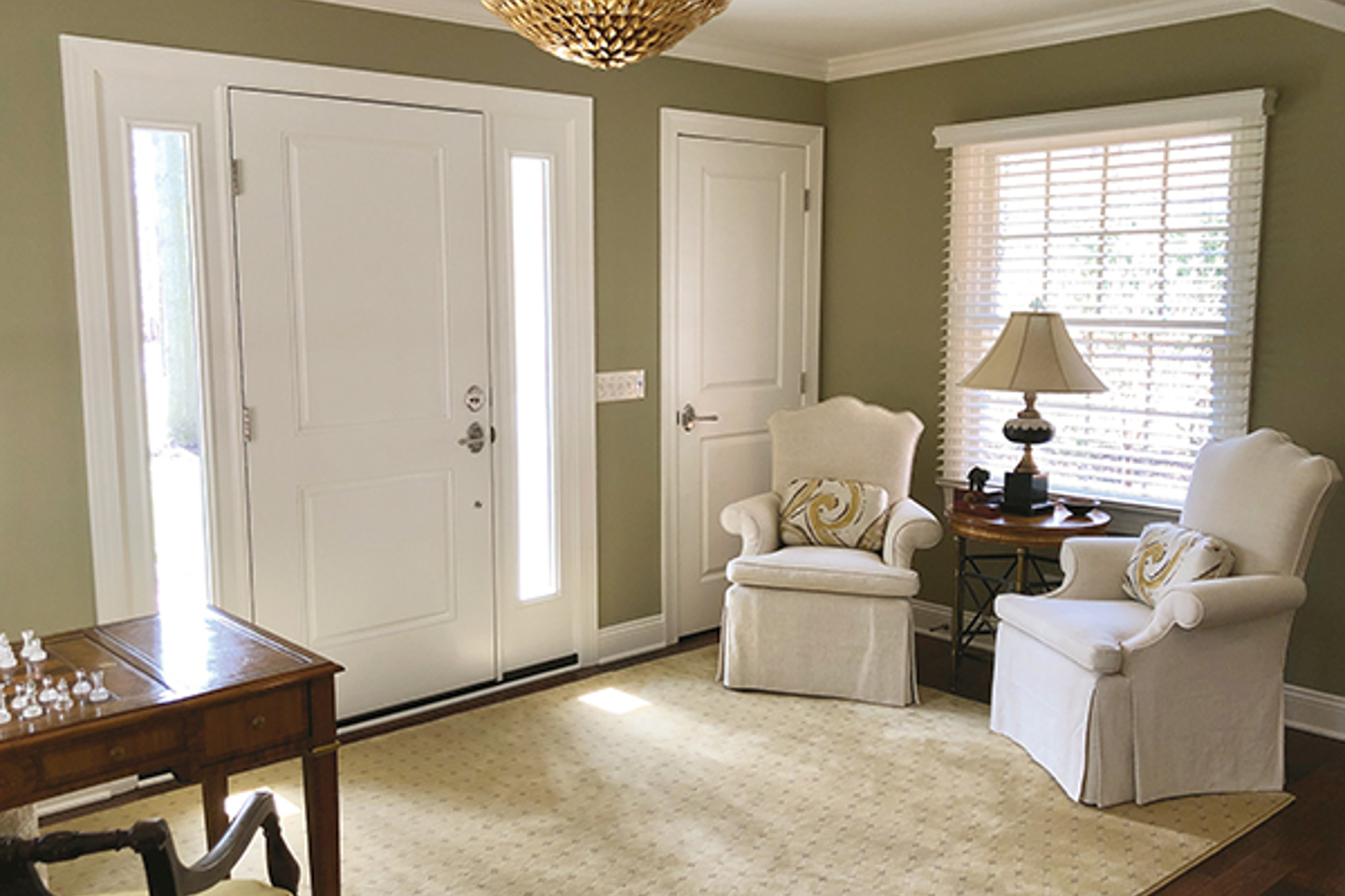 This Cleveland Heights Foyer Is a Grand Entrance to Entertain Guests