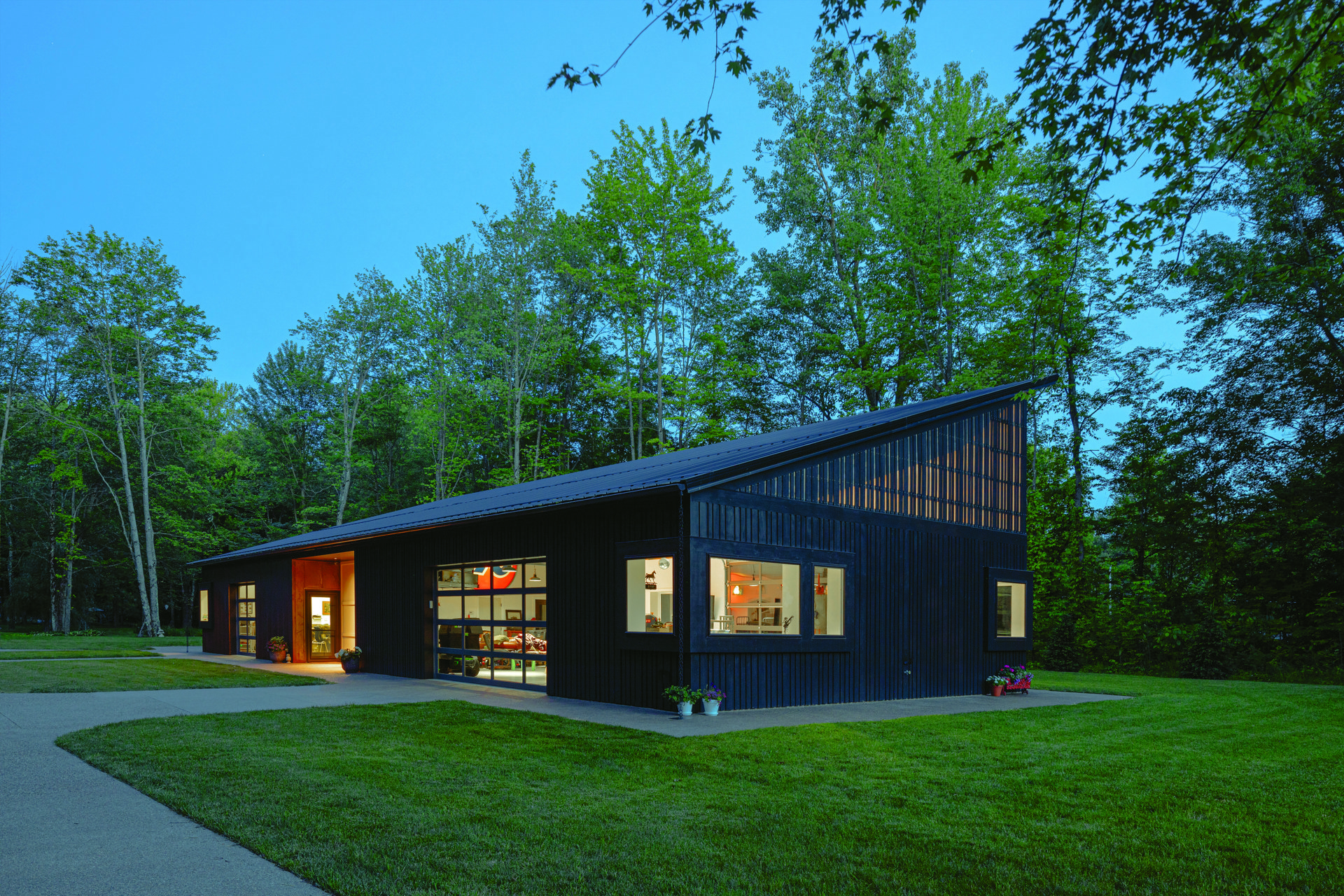 A Modern Valley City Barn Is a Honeybee Haven